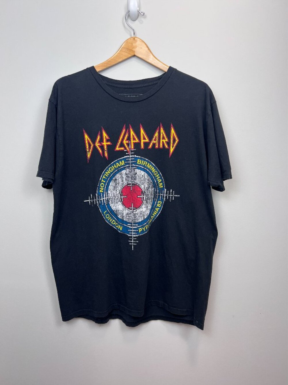Def Leppard Pyromania 1983 Tour Graphic Band Tee XL Live Nation Black T-Shirt